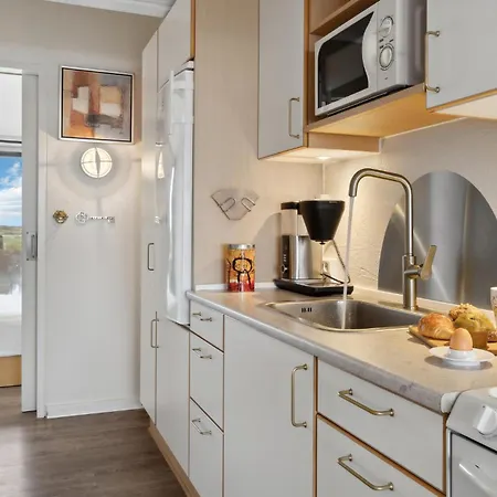 Apartment Bad, Lejl, 53 *
